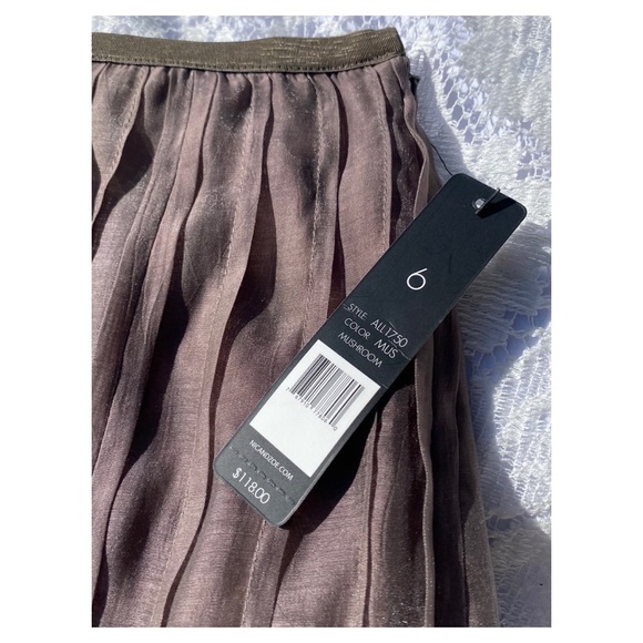Nic + Zoe NWT Pleated Mushroom Colored Skirt - Picture 8 of 8